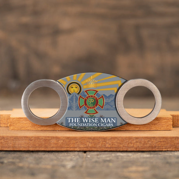 Cigarro Entre Humos Cigar Emporium Foundation Wise Man Cutter 2024 – Precisión y Estilo para tu Corte Perfecto