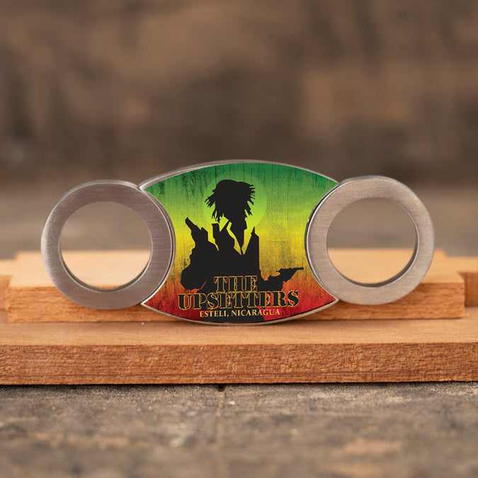 Cigarro Entre Humos Cigar Emporium Foundation Upsetter Cutter 2024 – Precisión y Estilo para tu Corte Perfecto