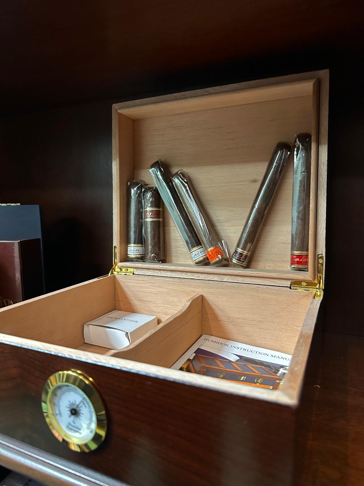 Statesman Humidor Gift Set