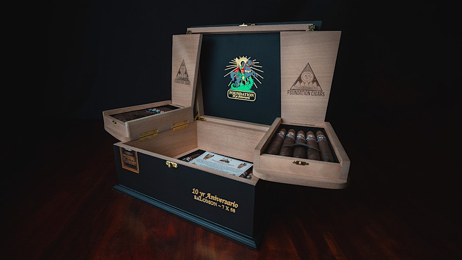 Recibido! Foundation 10mo Aniversario Humidor Conmemorativo
